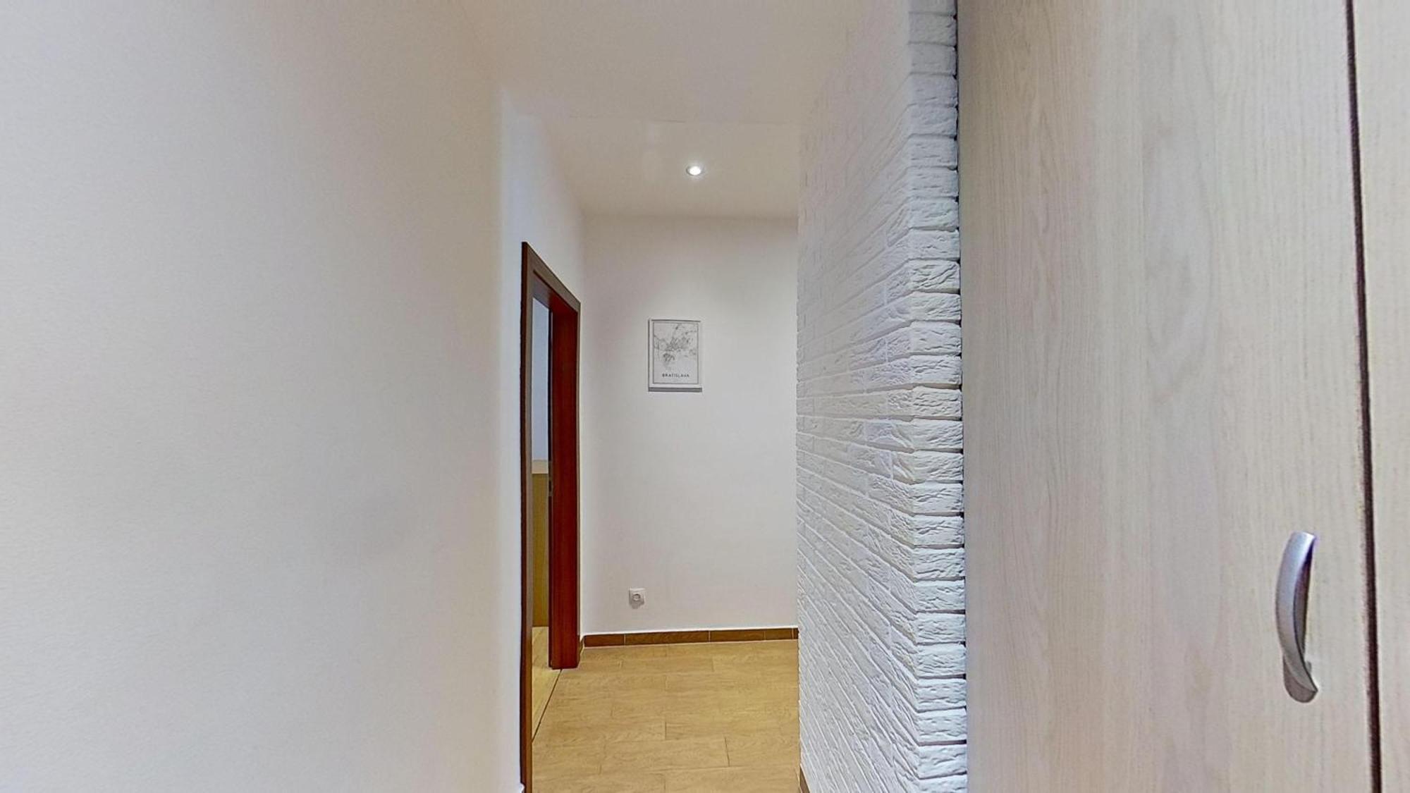 2Br Apt With Free Garage Parking, Close To The Historic Centre Pressburg Exterior foto