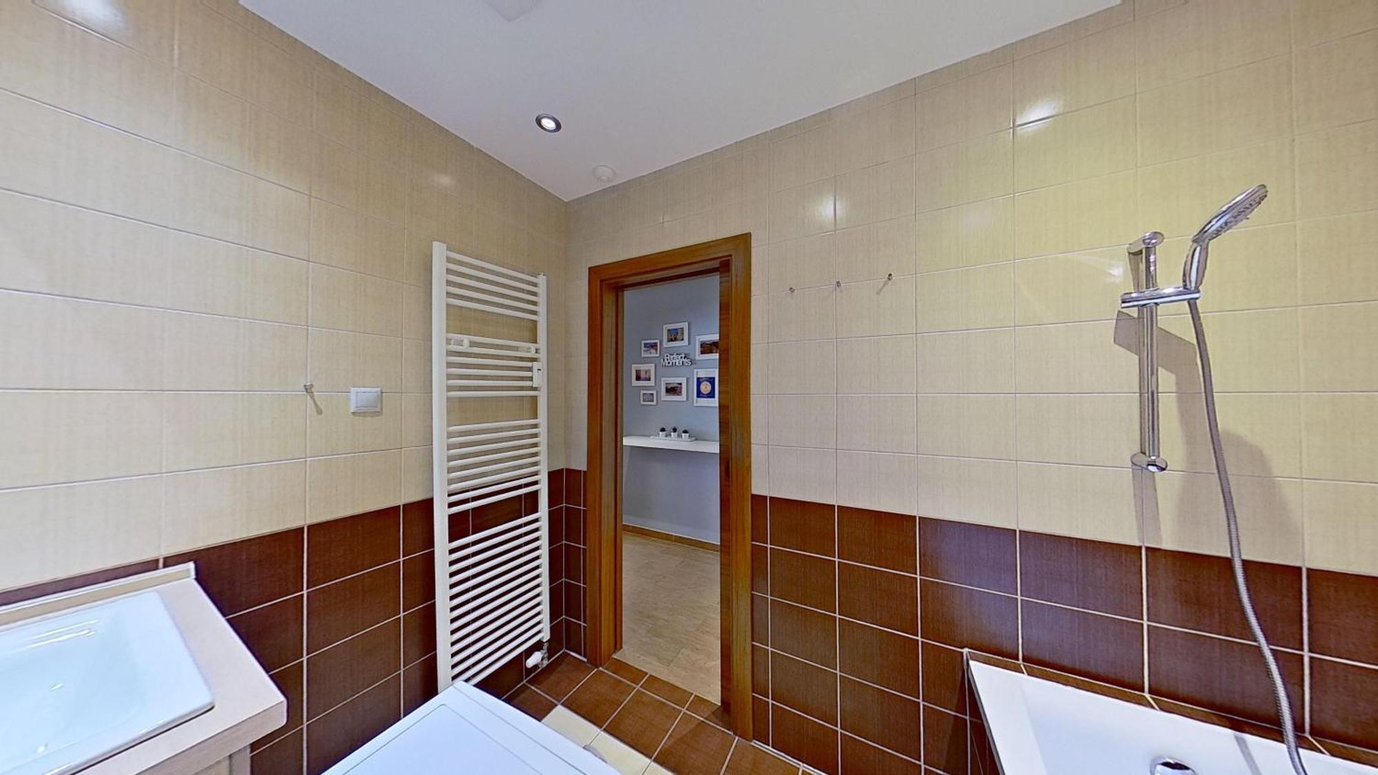 2Br Apt With Free Garage Parking, Close To The Historic Centre Pressburg Exterior foto