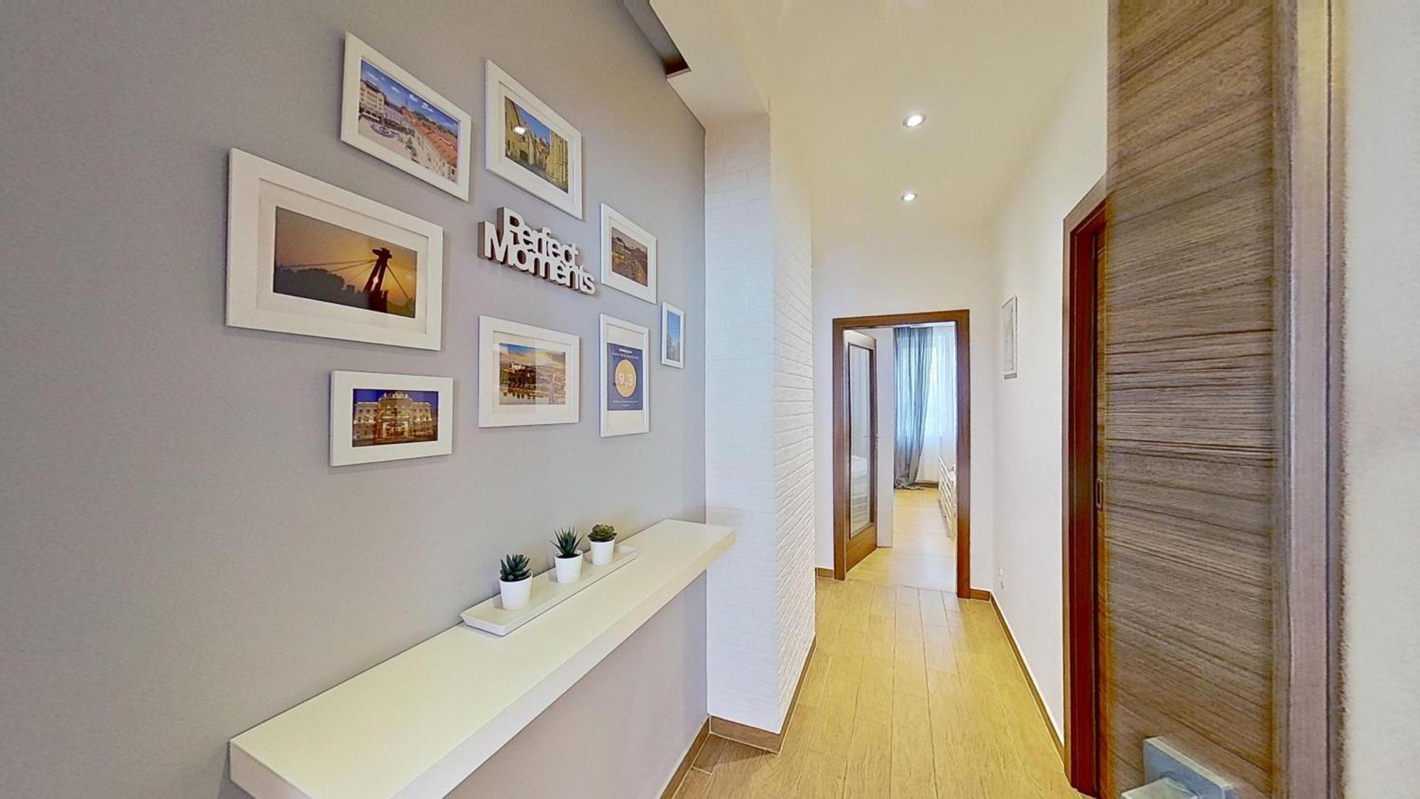 2Br Apt With Free Garage Parking, Close To The Historic Centre Pressburg Exterior foto