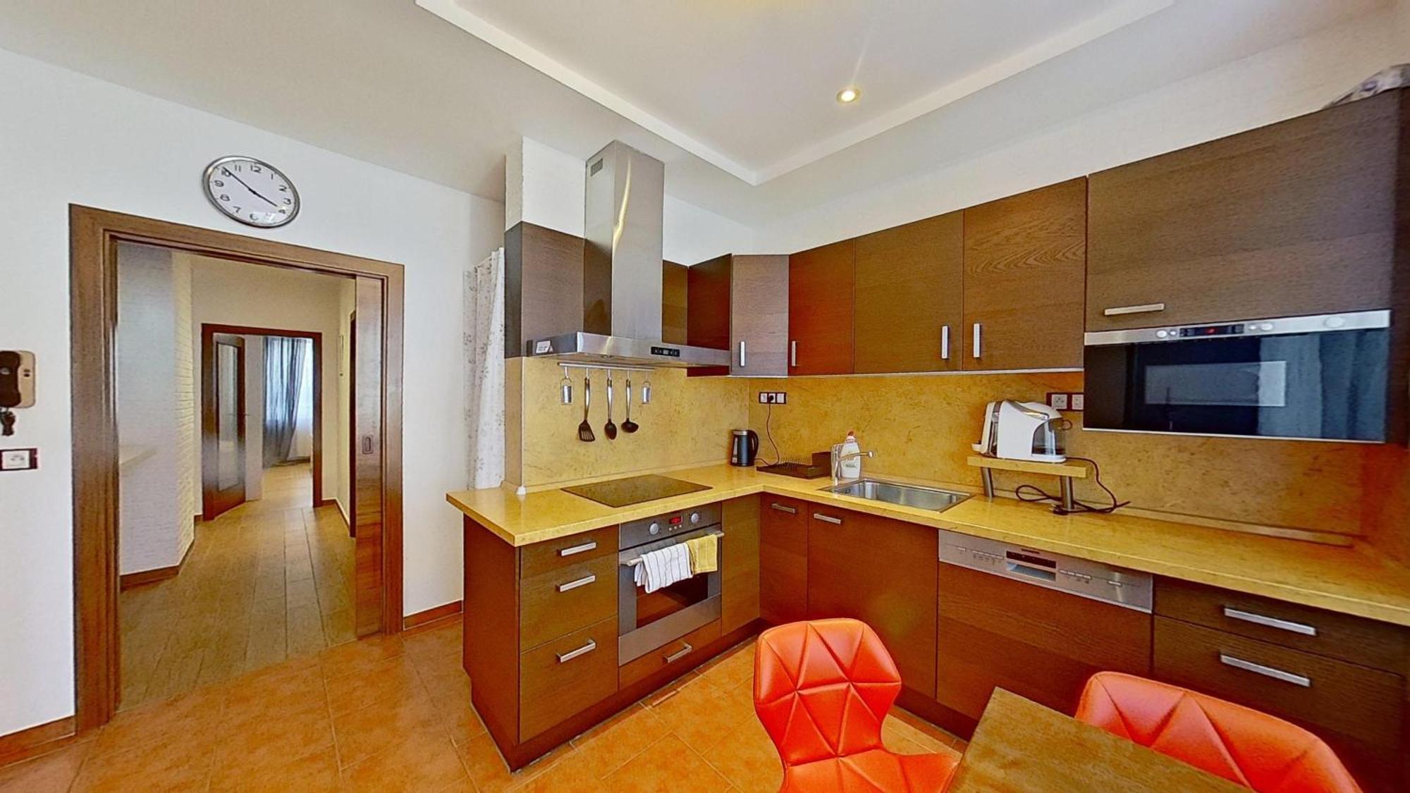 2Br Apt With Free Garage Parking, Close To The Historic Centre Pressburg Exterior foto