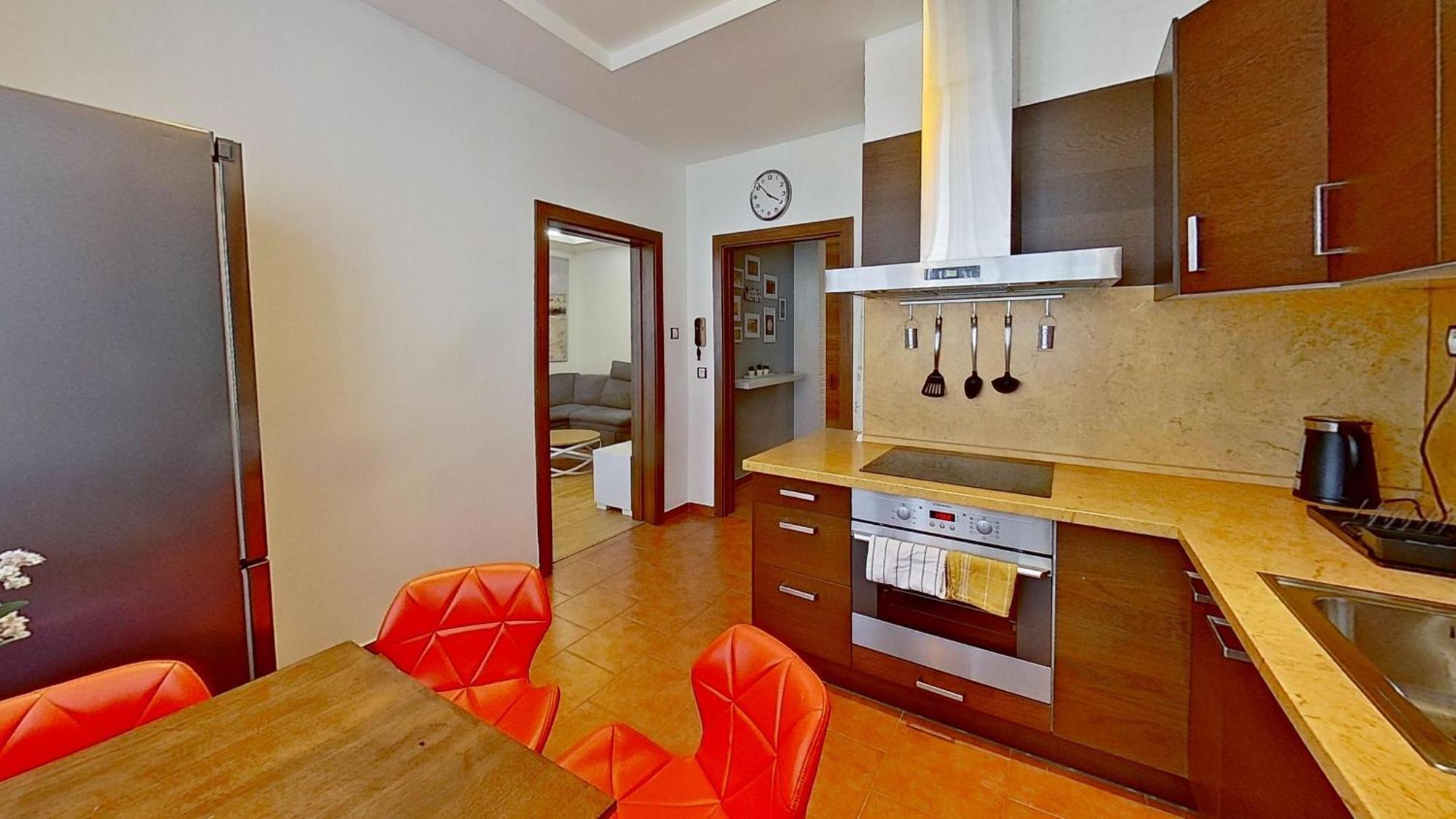2Br Apt With Free Garage Parking, Close To The Historic Centre Pressburg Exterior foto